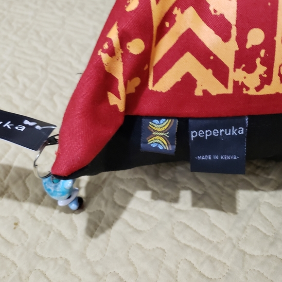 Traveling Is Learning Peperuka accent pillow - Picture 3 of 7